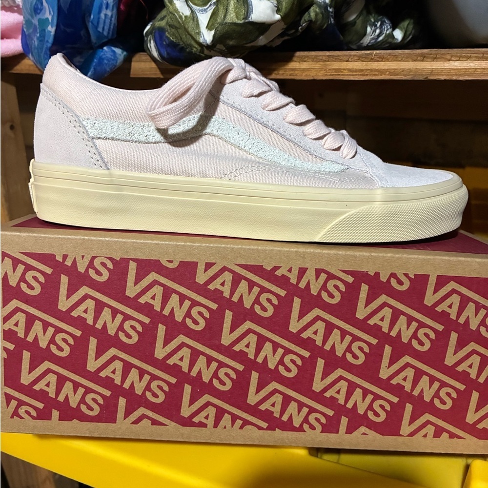 Vans old skool pink biscotti sneakers size 6 NWT